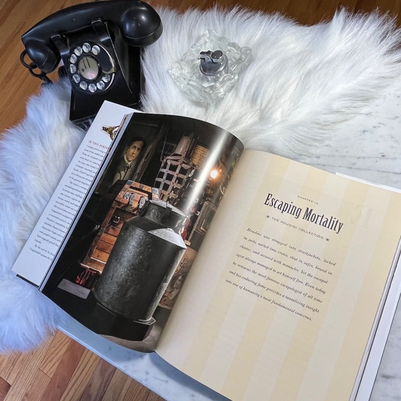 2021 David Copperfield’s History of Magic Hardcover Book - Picture 4 of 5